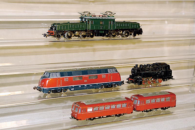 E-Lok, MÄrklin, Anf. 60er Jahre, Spur HO, Nr . 3015, Krokodil, Umschalter defekt, lÄuft nicht, sonst guter Zustand, l. bespielt