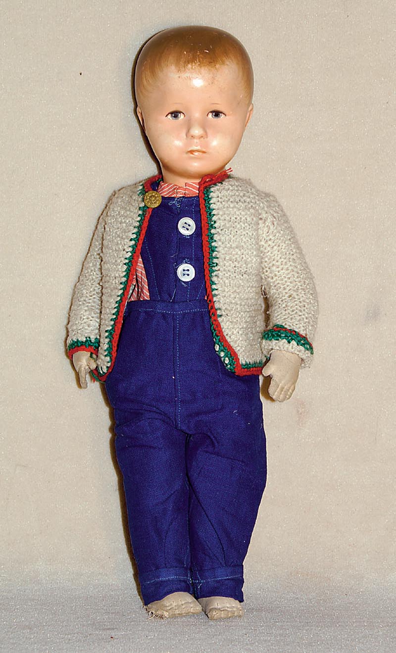 KÄthe-Kruse-Puppe, 1948-49, bemaltes Haar und Gesicht, gestopfter StoffkÖrper. Nr. 320281, Scheibengelenke, an einem Fuß Naht geÖffnet, im ...