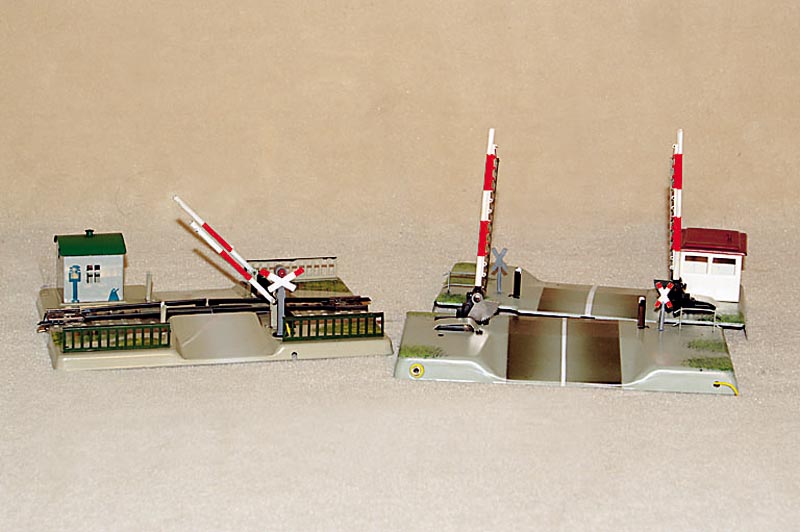 BahnÜbergang, MÄrklin, 1960-64, Spur HO, Nr. 7054, mechanisch, intakt, fast neuwertig, im orig. Karton