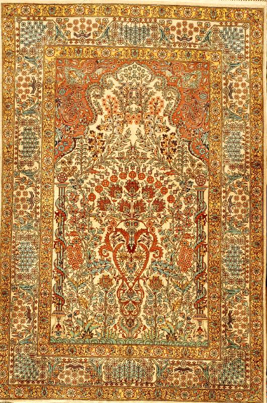 Hereke seide, China, ca. 20 Jahre, reine Naturseide, ca. 93 x 64 cm, Schätzwert: 1200.- EURO, EHZ: 2, sehr guter Zustand