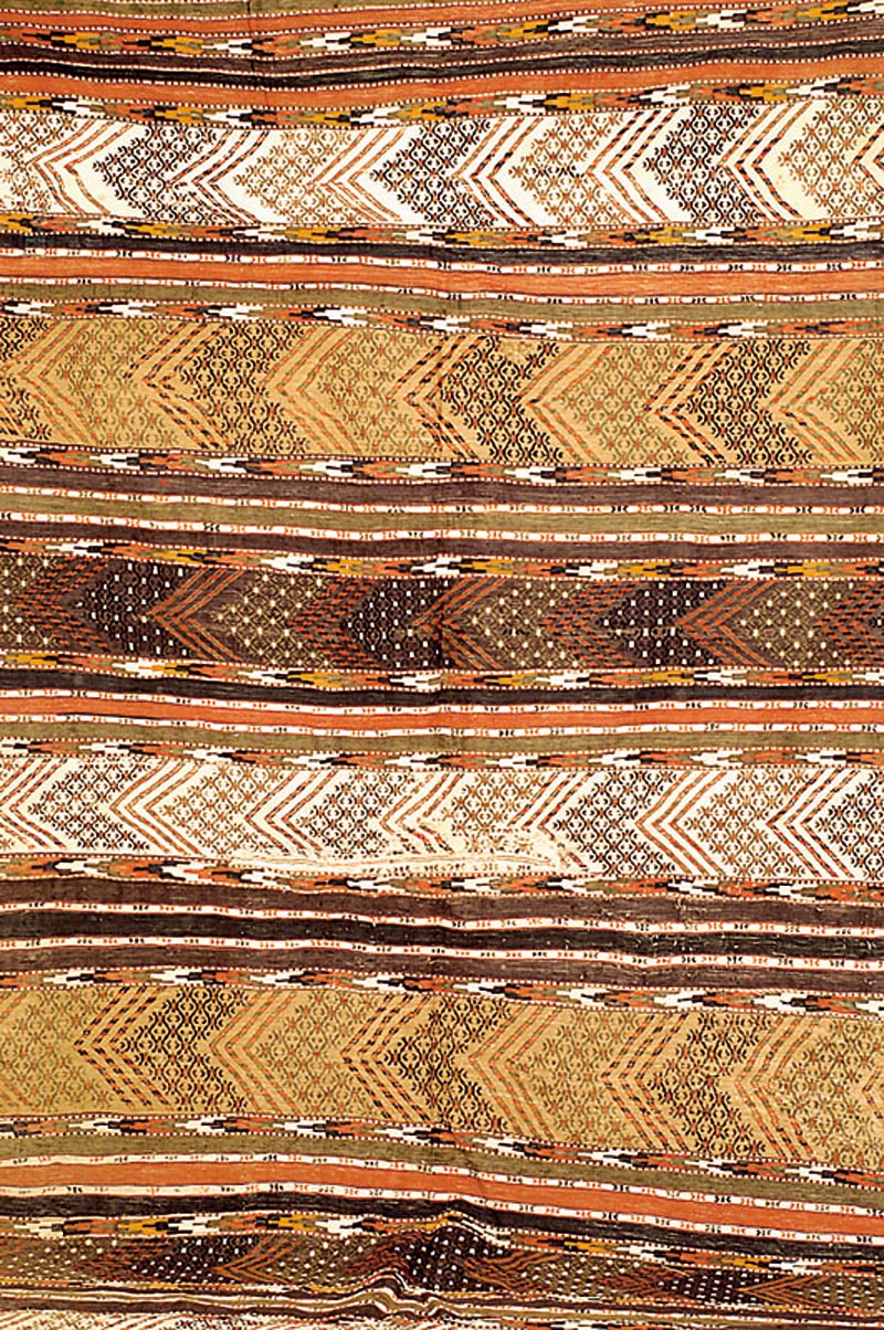 Broschierter Kelim, Usbekistan, um 1900, ca. 268 x 140 cm, Schätzwert:3500.- Euro Naturfarben, EHZ: 3. Wolle auf Wolle mit Strei fen brauner ...