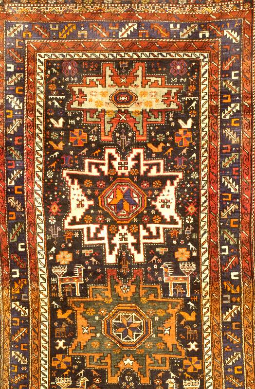 Chamseh, Persien, um 1950, Wolle auf Wolle, ca. 220 x 105 cm, Schätzwert: 1300.- EURO, EHZ: 3-4, mit kaukasischen Lesgi Motiv, sehr s elten.