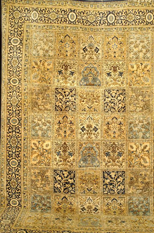 Ghom Alt, Persien, um 1950, Flor Wolle mit Seide, ca. 362 x 240 cm, Schätzwert: 3700.- EURO, EHZ: 2 (altersbedingt in einen guten Erh ...