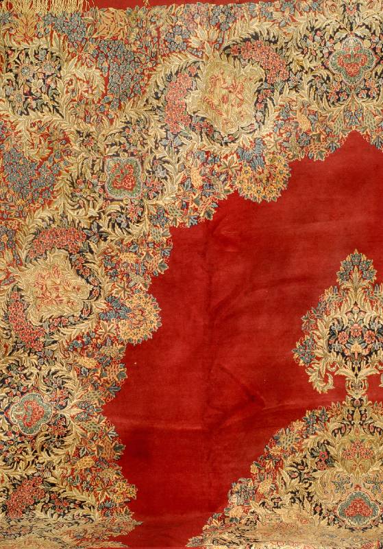 Riesiger alter signierter Kerman (Palastteppic h), SÜdpersien, um 1930/1940, feine glanzre iche Wolle geknÜpft auf Baumwolle, ca. 640 x 4 00 cm ...