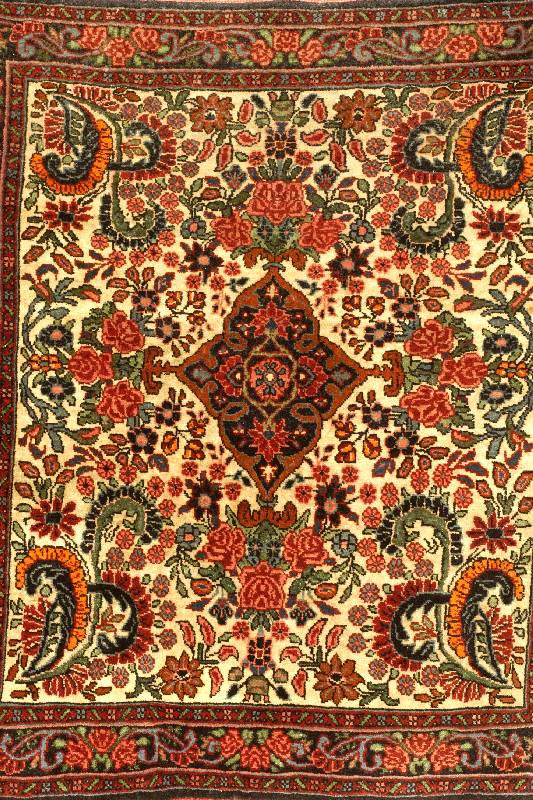 Rosenbidjar, Persien, ca. 40 Jahre, Wolle auf Baumwolle, ca. 81 x 72 cm, SchÄtzwert: 850.- EURO, EHZ: 3, seltenes Maß