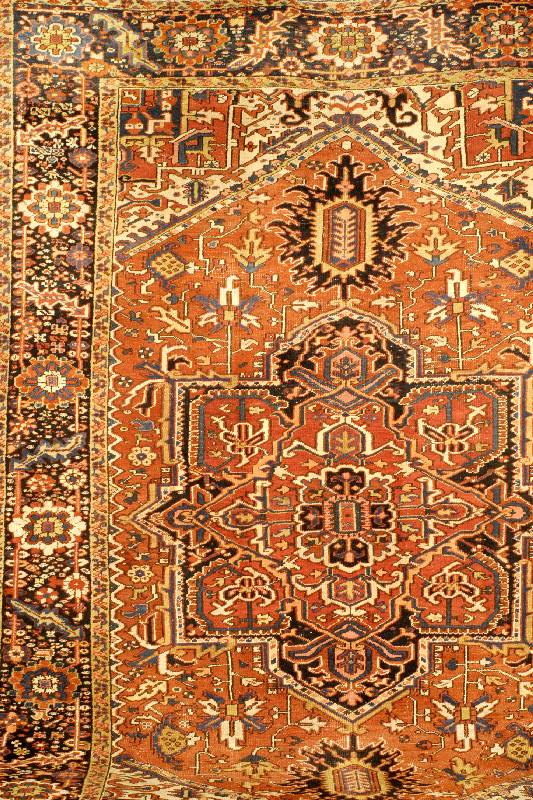 Heriz, Persien, um 1930, Wolle auf Baumwolle, ca. 363 x 253 cm, Schätzwert: 2800.- EURO, EHZ: 3-4, gute feste Knüpfung, sc h?n gezeichnetes ...