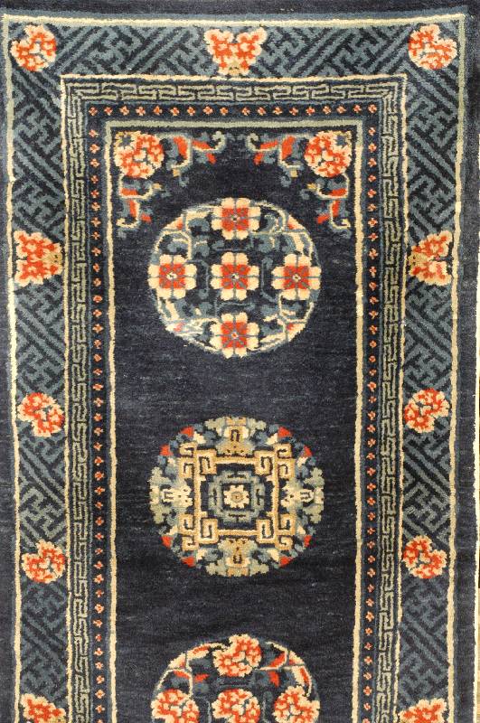 Pao Two, China, um 1910, Wolle auf Baumwolle, ca. 131 x 67 cm, Schätzwert: 1100.- EURO, EHZ: 2-3, selten und Sammelwürdig.