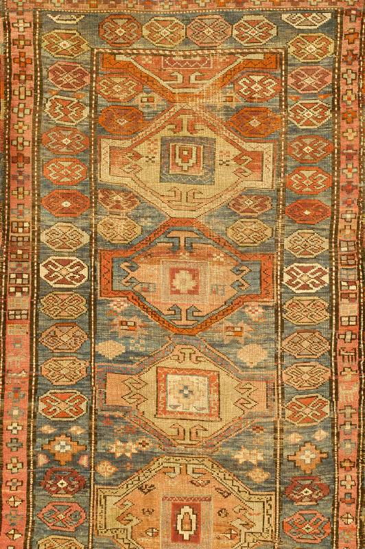 Kazak, Rußland, um 1900, Wolle auf Wolle, ca. 191 x 115 cm, SchÄtzwert: 2800.- EURO, EHZ: 4, reine Pflanzenfarben, selten.