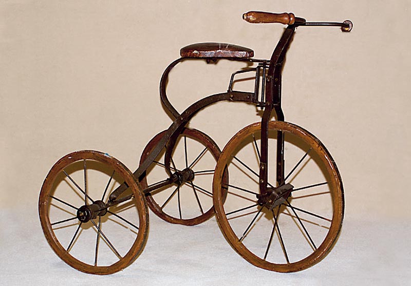 Dreirad, Eisen, neuzeitlich, kÜnstliche Altersspuren, Sitzh. 54 cm, Gebr.-Spuren