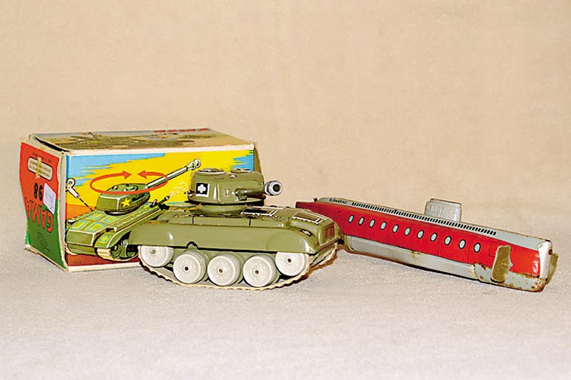 Panzer, Gama, wohl 50er Jahre, Blech, bez. Gama 98, Uhrwerk intakt (wurde Überholt), SchlÜssel anbei (orig.?), im orig. Karton, l. bespielt, ...