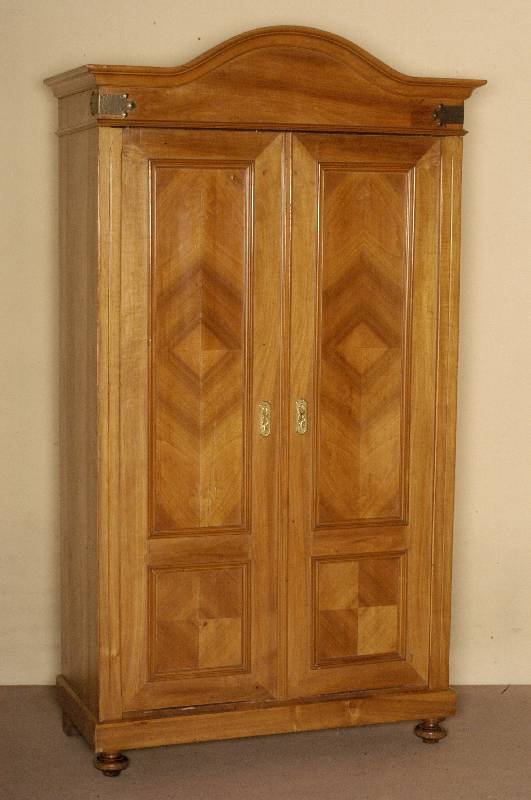 Schrank fÜr JungmÄdchenzimmer, deutsch, um 1890/1900, Korpus Weichholz, Front auf Rahmen gearbeitet, Wurzelnußfurnier, in den Inlets gespiegelt ...