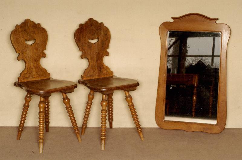 Spiegel, sÜddeutsch, um 1900, ausgesuchtes Zierbelholz von hÖchster QualitÄt, stÄrkere Wurmspuren, ca. 100x60 cm