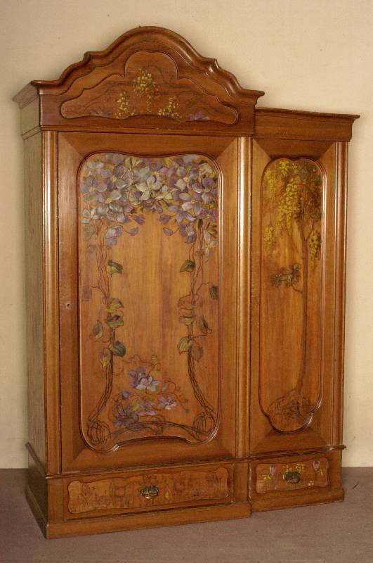 WÄsche- bzw. Kleiderschrank, deutsch, um 1900/02, Zierbelkiefer massiv, von hoher QualitÄt, ausgesuchtes Holz, Inlets Birne massiv, asymetrische ...
