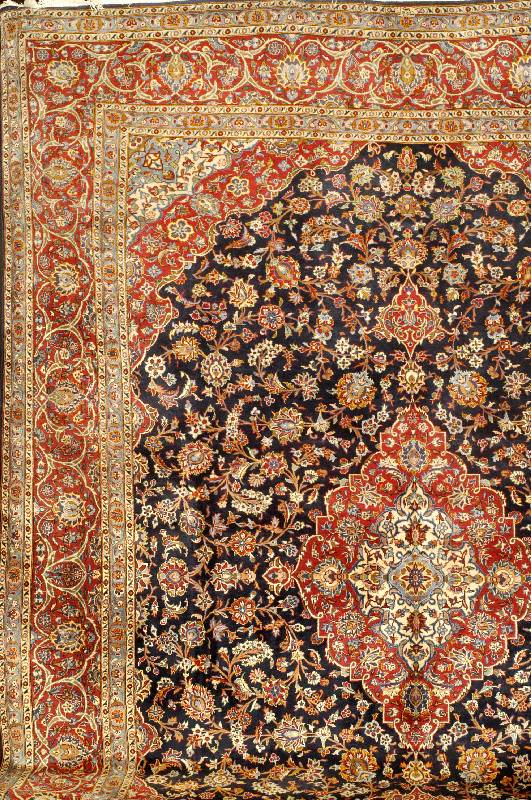 Keschan Alt Kork, Persien, ca. 40 Jahre, Korkwolle, ca. 422 x 290 cm, Schätzwert: 3900.- EURO, EHZ: 2, mit signierung. (Altersbe dingt in einen ...
