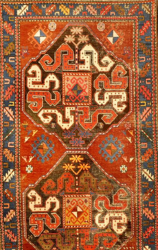 Wolkenband Kazak Antik, Kaukasus, um 1900, Wolle auf Wolle, ca. 290 x 118 cm, Schätzwert: 3500.- EURO, EHZ: 4-5, Typischer Wolkenband Ka zak mit ...