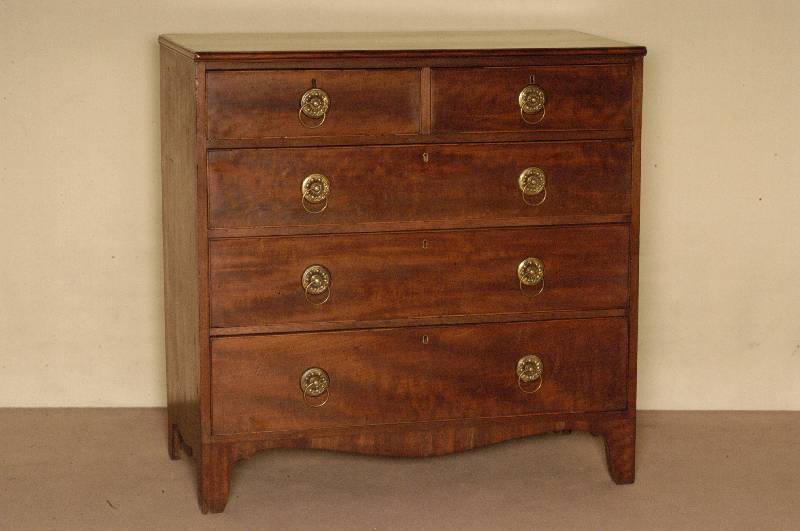 Herrenkommode, England, um 1820, Mahagoni massiv, z.T. furniert, 5-schÜbig, original Zustand, alte Restauration, Gebrauchsspuren, ohne ...