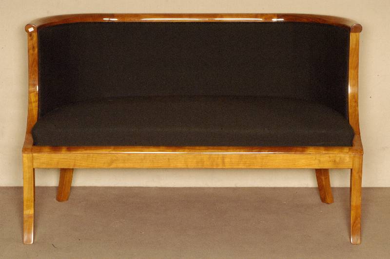 Sofa, im Biedermeierstil, nach dem Vorbild von 1830, Kirschbaum massiv, handpoliert, sehr bequem, praktisch, zierlich und robust, vielfach ...
