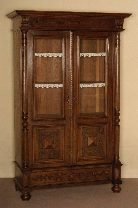 BÜcherschrank, deutsch, um 1880, GrÜnderzeit , Korpus Weichholz, Eichefurnier, auf KugelfÜßen, Lisenen mit vorgesetzten gedrechselten ...