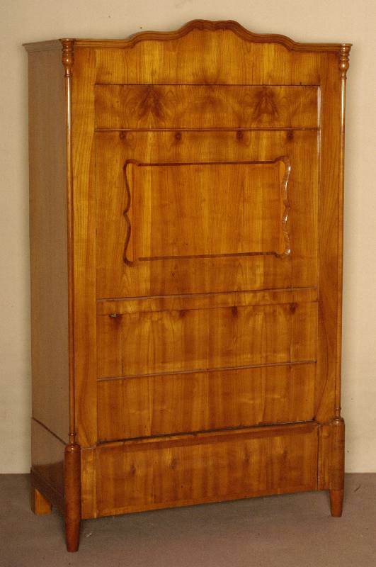 WÄscheschrank, mitteldeutsch, um 1845/50, Korpus Weichholz, TÜr in sich 5-fach gegliedert, tÄuscht SekretÄr vor, BrezelfÜllung, ...