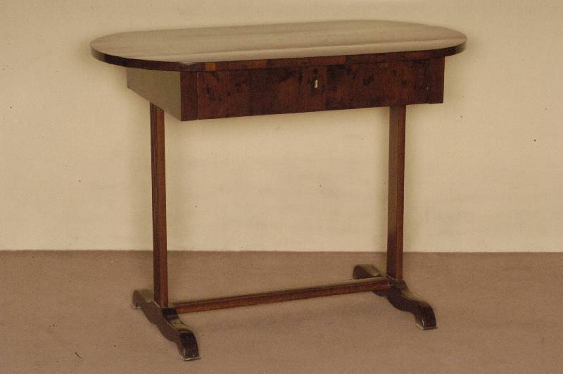 Damenschreibtisch, nach dem Vorbild von 1830/40, StilmÖbel, Schublade und Platte um 1830, Unterteil spÄter dazugearbeitet, Korpus Weichholz, ...
