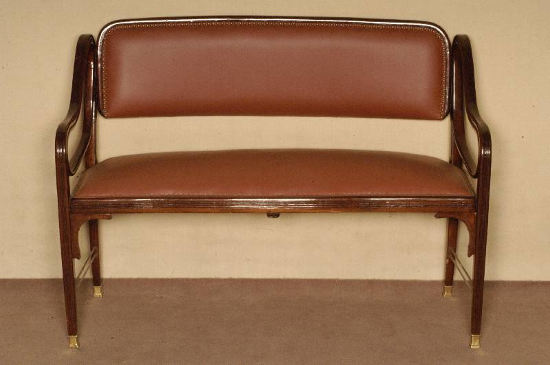 2-sitzer Bank, Österreich/Wien, um 1900, wohl Kohn, Bugholz, reiner Jugendstil, elegante LinienfÜhrung, in sich geschwungen, 3-fache ...