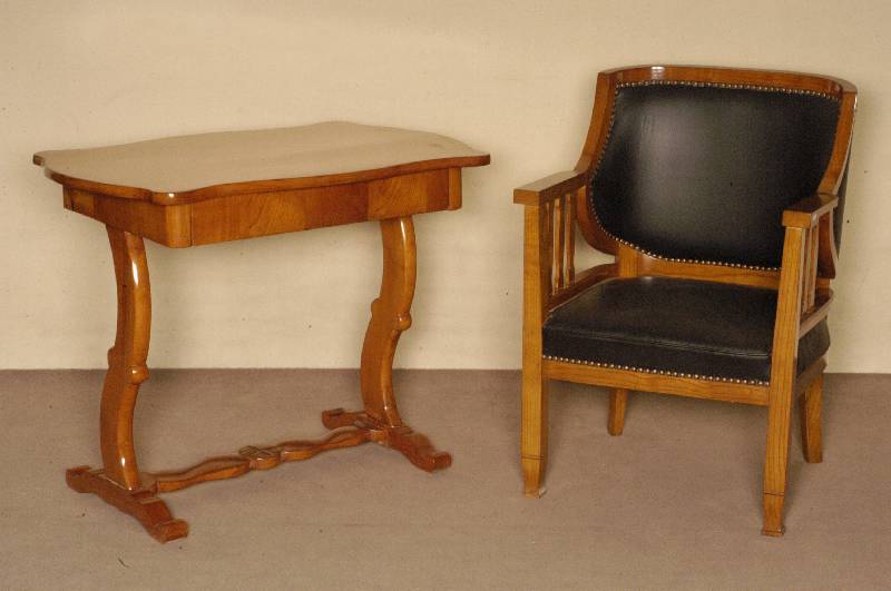 Damenschreibtisch, Oberteil um 1820/30, StilmÖbel, Weichholz, Kirschbaum massiv, Unterteil im Stile des 2. Barock unter Verwendung Älterer Teile ...
