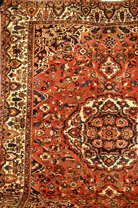 Bachtiar, Persien, ca. 50 Jahre, Wolle auf Baumwolle, ca. 368 x 300 cm, SchÄtzwert: 2200.- EURO, EHZ: 2, sehr guter Erhaltungszust and, seltenes ...