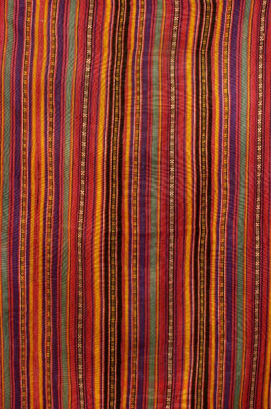 Seidenschal alt, Buchara-Seidenstraße, Handgewebt, um 1920, Streifen Muster in Farbab stufungen, ca. 117 x 93 cm, SchÄtzwert: 750.- EURO, EHZ: 2 ...