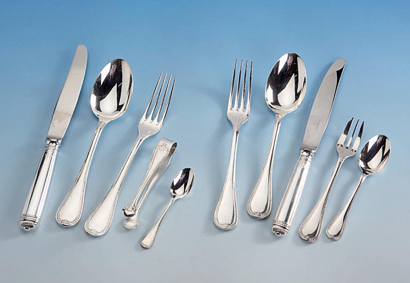 30-teiliges Besteck CHRISTOFFLE, Paris, schwere, versilberte QualitÄt, best. aus: 6 MenuelÖffel, 6 Menuegabeln, 6 Menuemesser, 6 Kuchengabeln, ...