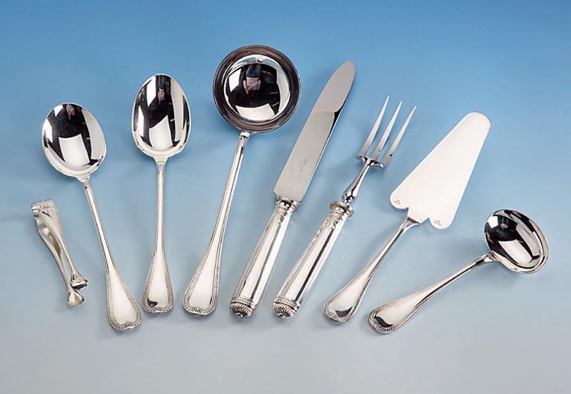 8 Vorlegeteile CHRISTOFFLE, Paris, schwere, versilberte QualitÄt, best. aus: Suppenkelle, Saucenkelle, 2 VorlegelÖffel, 1 Tortenheber, 2-teil. ...
