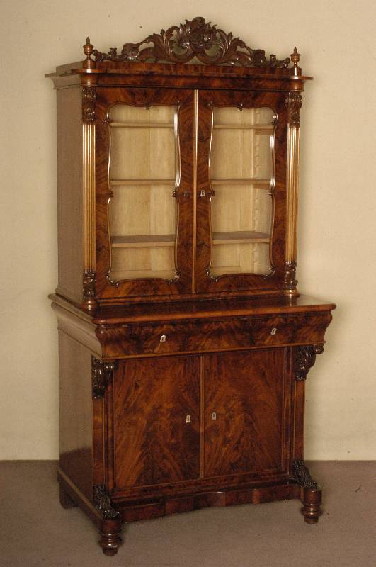 Konsolentisch mit Aufsatz, mitteldeutsch, um 1835/40, Unterteil sogenannte Rahmenfassung, Korpus Weichholz, Pyramidenmahagoni gespiegelt verlegt, ...