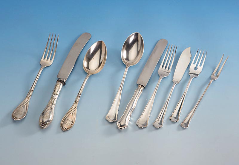 Besteck fÜr 6 Personen, 800er Silber, deutsch, best. aus: 6 Messer (Klingen Stahl, Griffe gefÜllt), 6 Gabeln, 6 LÖffel, 6 Fischgabeln, 6 ...