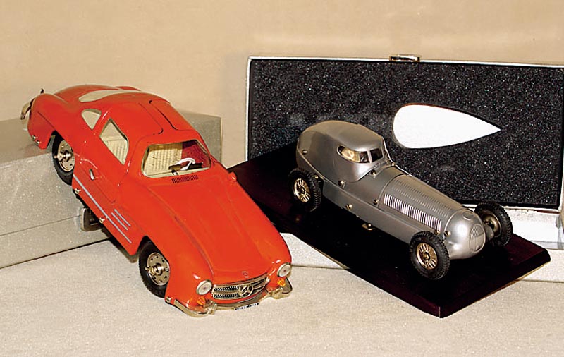 Mercedes 300 SL, MÄrklin, 1993, Nr. 1092, Museumsmodell, rot, in orig. PrÄsentationsbox, mit SchlÜssel und Zertifikat, unbespielt