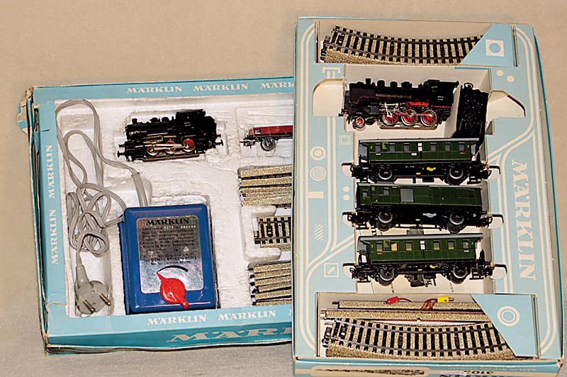 Konvolut 2 MÄrklin-Starter-Sets, 60er Jahre, Spur HO, Nr. 3103 und einmal Nr. nicht erkennbar, beide komplett, bespielt, Fkt. nicht geprÜft, in ...