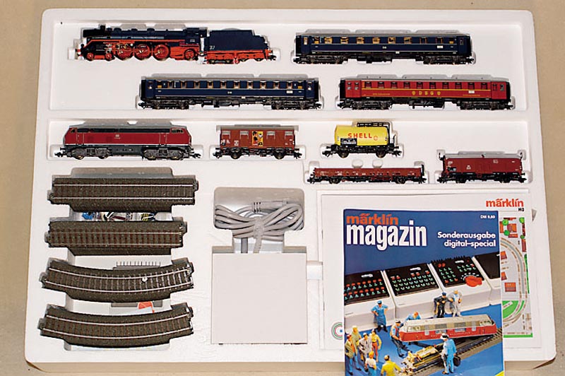 MÄrklin-Starter-Set, 90er Jahre, Spur HO, Nr . 29854, GÜterzug und Personenzug, im orig. Karton, komplett und unbespielt
