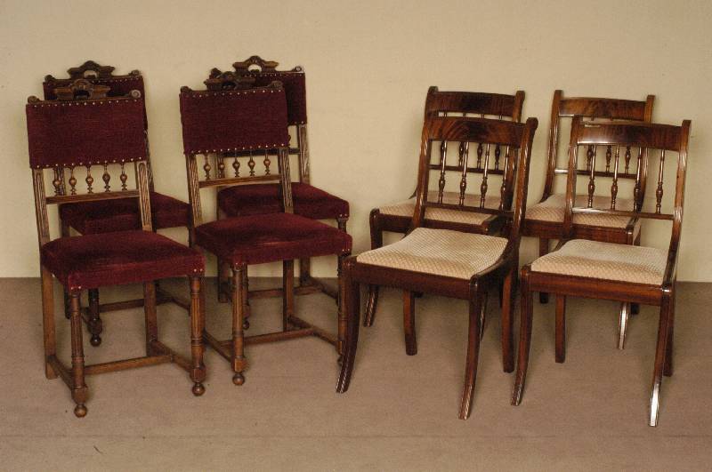 4 StÜhle, Frankreich, um 1880, Henry Deux, Nußbaum massiv, gedrechselte Beine, kanneliert und verstrebt, RÜckenlehne mit Galerie, Abschluß mit ...