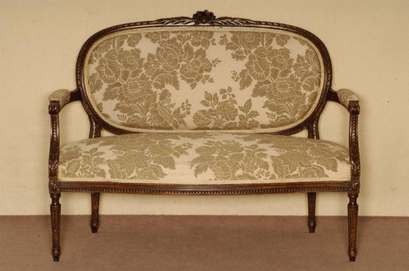 Sofa, Frankreich, um 1900, Louis-XVI-Stil, Buche massiv, nußbaumfarben, runde konische Beine kanneliert, ovale RÜckenlehne, Polsterung und Bezug ...