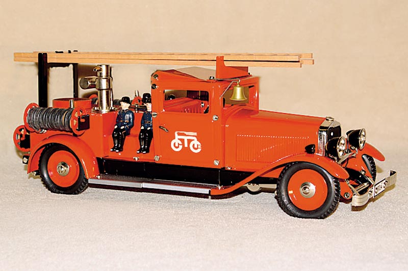 Feuerwehr, MÄrklin, 90er Jahre, Nr. 19034, einmalige Serie, mit Uhrwerk, dieses intakt, SchlÜssel anbei, im orig. Karton, unbespielt