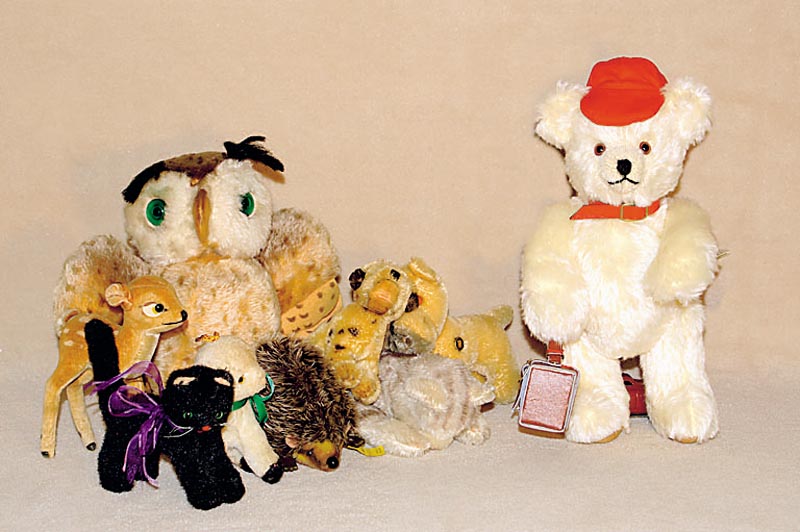Schuco-Teddy, 90er Jahre, Holiday-Teddy, limitierte Auflage von 500 StÜck, hier Nr. 180 , im orig. Karton, unbespielt