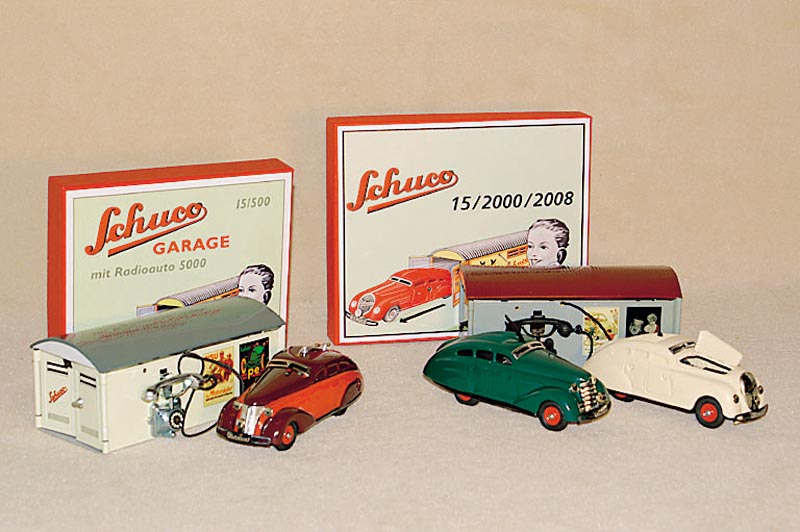 Schuco Garage mit Kommandoauto und Magico 2008 , Replik, 1998, Einmal-Serie, im orig. Karton, Fkt. nicht gerpÜft, komplett, sammelw. (Pos. rechts)