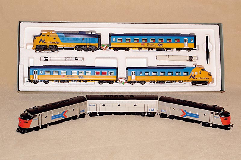Diesel-elektrische Lok, Amtrak, MÄrklin, 90er Jahre, Spur HO, Nr. 37621, silbern, unbespielt, im orig. Karton, digital (Pos. unten)