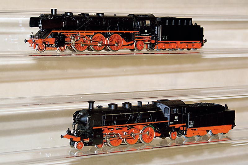 Dampflok mit Tender, MÄrklin, 80er Jahre, Spur HO, Nr. 3093, im orig. Karton, dieser min. besch., min. bespielt (Pos. unten)