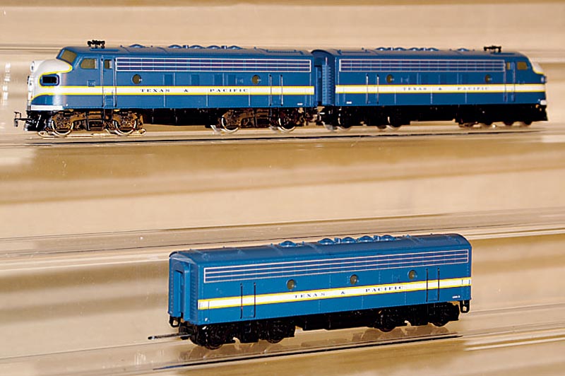 B-unit fÜr Diesel-elektr. Lok "Texas & Pacific", MÄrklin, Spur HO, Nr. 4081, im orig. Karton, unbespielt (Pos. unten)