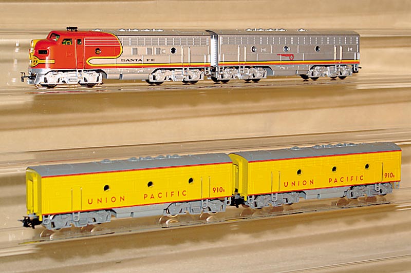 2 x B-Unit fÜr Diesel-elektr. Lok "Union Pacific", MÄrklin, 80er/90er Jahre, Spur HO, Nr. 40631, beide im orig. Karton, unbespielt ...