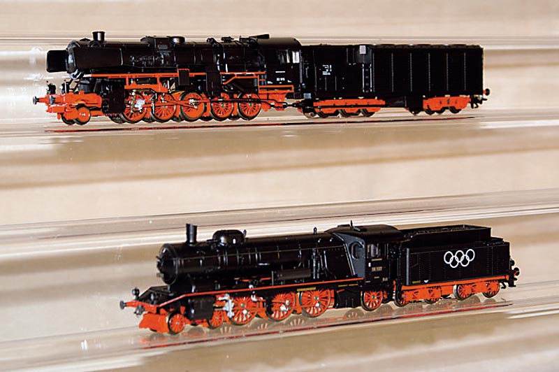 Dampflok mit Tender, MÄrklin, 90er Jahre, Spur HO, Nr. 37171, im orig. Karton, unbespielt, digital (Pos. oben)