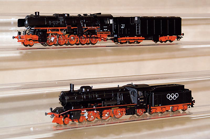 Dampflok mit Tender, MÄrklin, 90er Jahre, Spur HO, Nr. 37112, im orig. Karton, Tender zeigt Olympische Ringe, unbespielt, digital (Pos. unten)