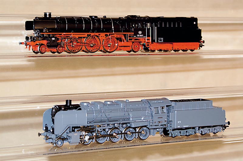 Dampflok mit Tender, MÄrklin, 90er Jahre, Spur HO, Nr. 37101, 01 1066 der Ulmer Eisenbahnfreunde, im orig. Karton, unbespielt, digital (Pos. oben)