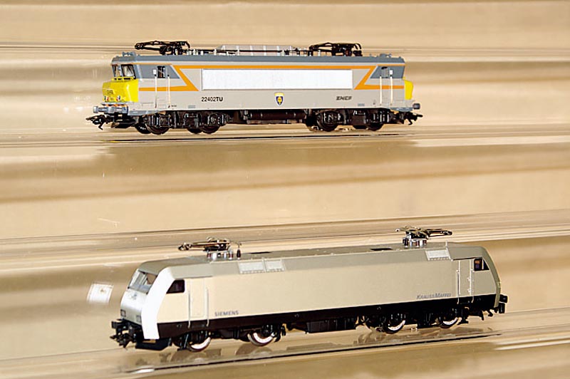 E-Lok, MÄrklin, 80er/90er Jahre, Spur HO, Nr . 83320, grau/orange, Sondermodell, im orig. Karton, unbespielt, fÜr Delta- u. Digitalsystem (Pos. ...