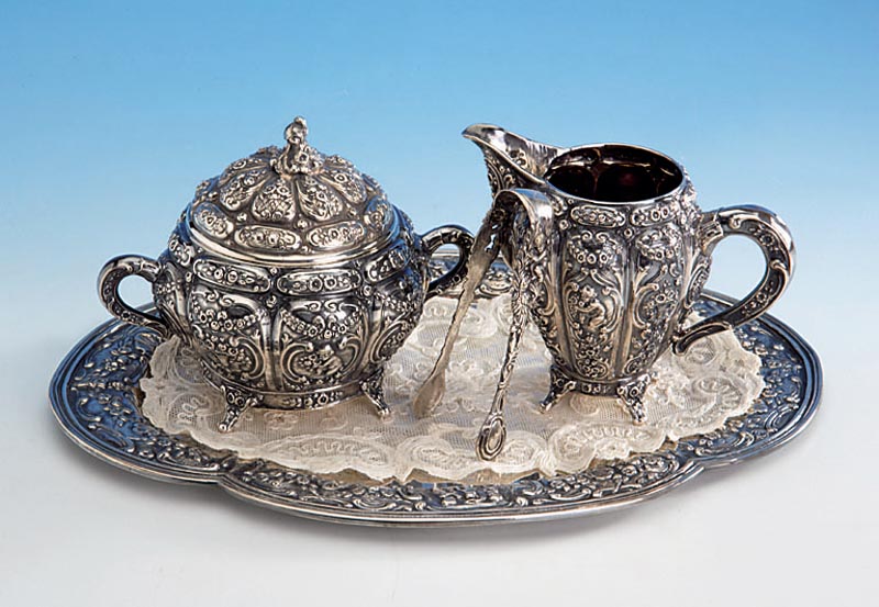 Set Zuckerdose und Sahnegießer, 800er Silber, deutsch/wohl Hanau 30er Jahre, Zuckerdose mit Deckel, innen vergoldet, H. ca. 11 cm, mit 2 Henkeln ...