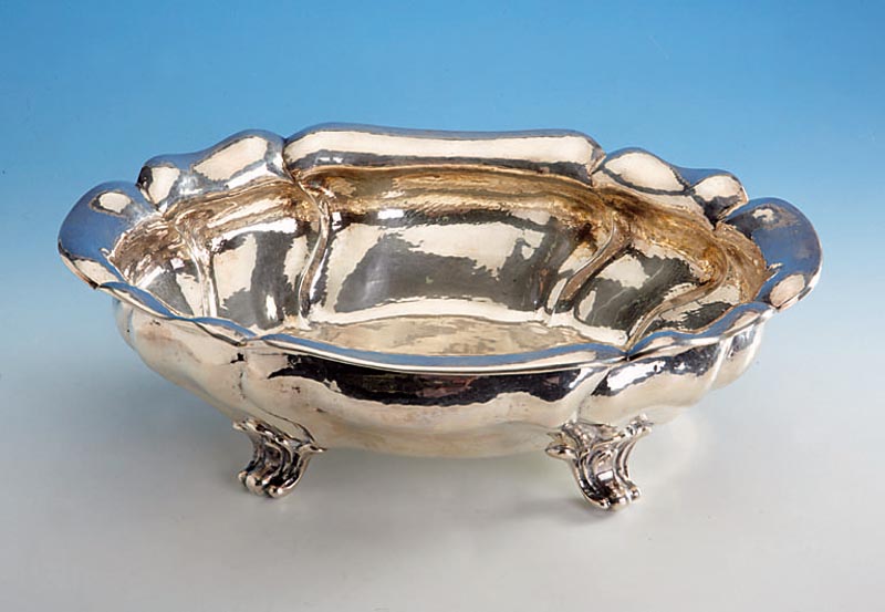 Anbietschale, deutsch, Wilkens Bremen, um 1900, 830er Silber, Hammerschlagver- zierung, auf 4 FÜßen stehend, barockisierend, ca. 950 g, ca. 12 ...